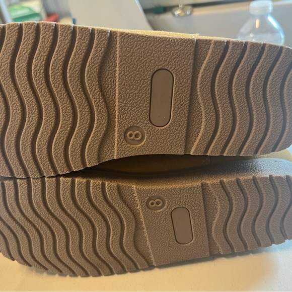 Universal thread women boots. - Picture 2 of 5